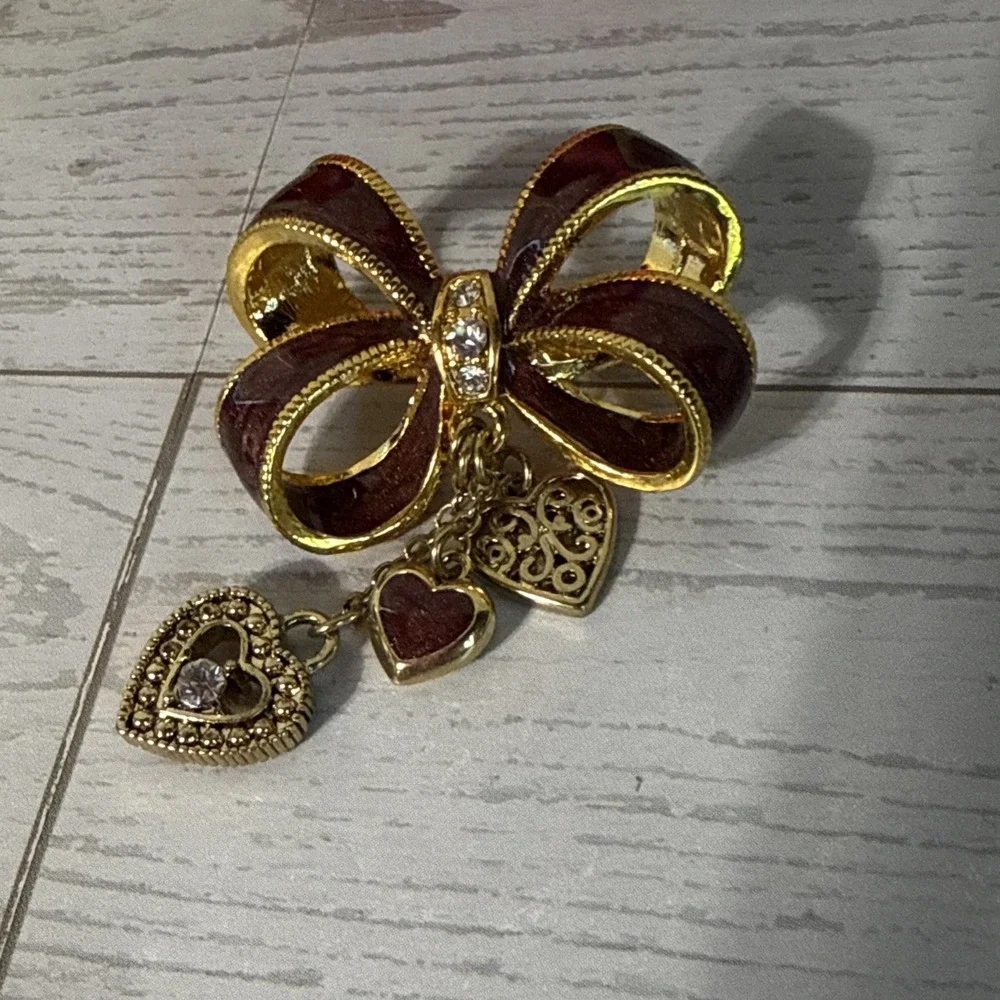 Monet Brooch Red Double Bow Pin With Dangle Heart Charms Original Box Estate VTG
